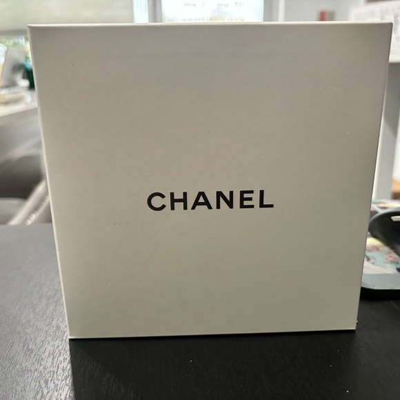 It’s a novelty Chanel pillow and mask - Picture 3 of 3